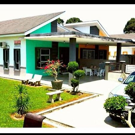 Taiping Homestay Husna Afina エクステリア 写真